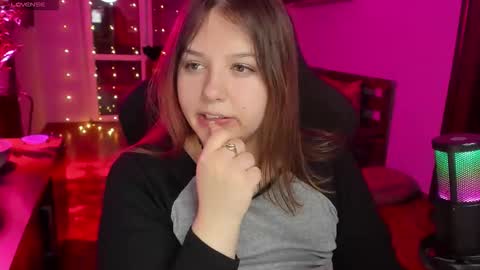 Snapshot of x_nirvana_x chatting on 01.06.26 LOVE NERDS ONLY online show from 01.06.26