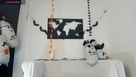 xaanderGrey online show from 10.31.25