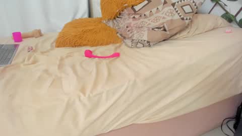 Snapshot of xararouxxx chatting on 12.25.24 S A R A 100K followers online show from 12.25.24