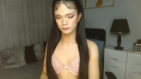 Snapshot of xasian_dollx chatting on 07.11.26 ELLA online show from 07.11.26