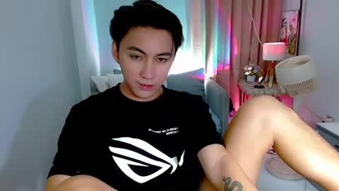 Snapshot of xasianprince4youx chatting on 12.05.24 khris online show from 12.05.24