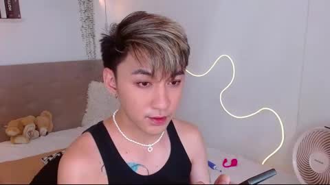 Snapshot of xasianprince4youx chatting on 09.25.25 khris online show from 09.25.25