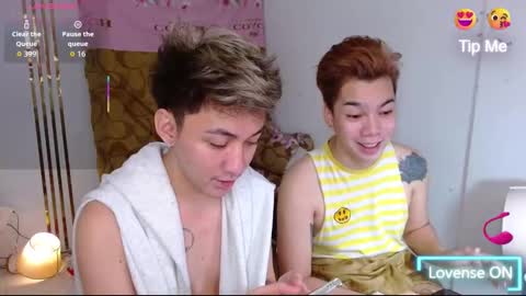 Snapshot of xasianprince4youx chatting on 10.30.25 khris online show from 10.30.25