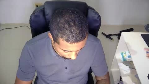 Snapshot of xaviermillerxxx chatting on 10.24.25 Xavier Miller online show from 10.24.25