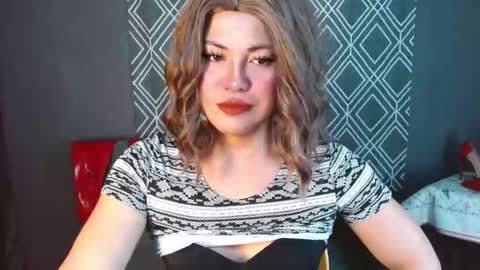 Snapshot of xcalisthra_69x chatting on 10.11.25 Godess Lucy online show from 10.11.25