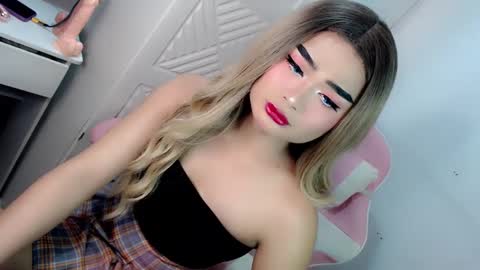 Snapshot of xchinita_kyanggx chatting on 02.20.25 kianna online show from 02.20.25