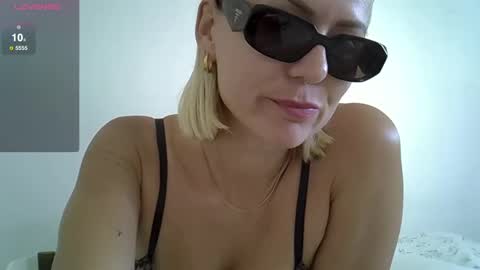 Daisy Hansen online show from 02.08.25
