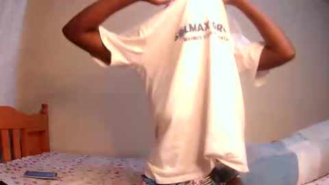 Snapshot of xeenah chatting on 10.27.25 xeenah online show from 10.27.25