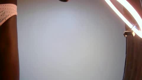 Snapshot of xeenah chatting on 11.17.25 xeenah online show from 11.17.25