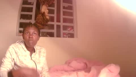 Snapshot of xeenah chatting on 11.30.25 xeenah online show from 11.30.25