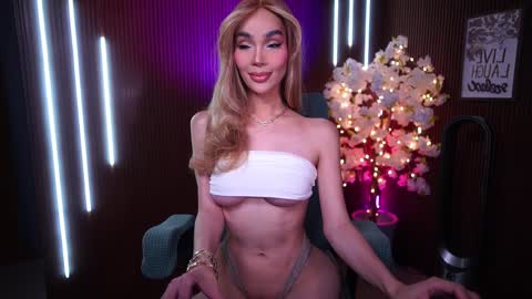 Snapshot of xforyoureyesonlyx chatting on 02.12.26 Anne online show from 02.12.26