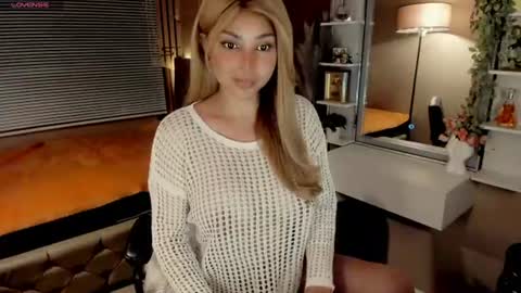 Snapshot of xhey_honeyx chatting on 07.13.26 hey honey online show from 07.13.26