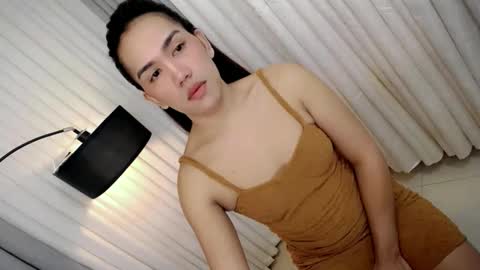 GWEN THOMPSON .......   online show from 11.11.25