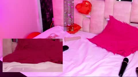 Snapshot of ximenareid chatting on 02.05.25 Ximena online show from 02.05.25