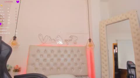 Snapshot of xiomara_cortes chatting on 01.30.25 xiomara_cortes online show from 01.30.25