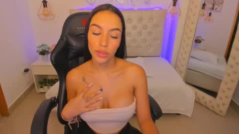 Snapshot of xiomara_cortes chatting on 02.03.25 xiomara_cortes online show from 02.03.25