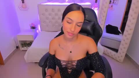 Snapshot of xiomara_cortes chatting on 02.25.25 xiomara_cortes online show from 02.25.25