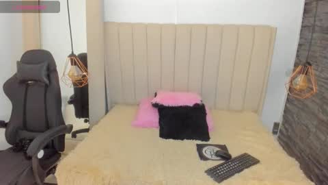 Snapshot of xiomara_cortes chatting on 10.08.25 xiomara_cortes online show from 10.08.25