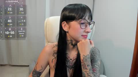 Snapshot of xisisxx chatting on 02.04.25 xisisxx online show from 02.04.25