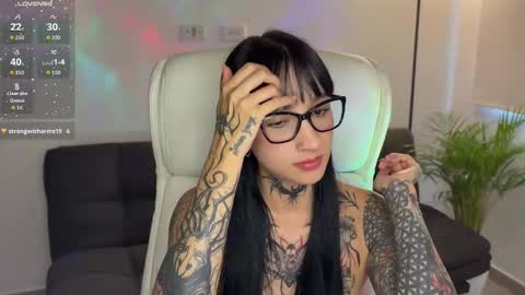 Snapshot of xisisxx chatting on 10.17.25 xisisxx online show from 10.17.25