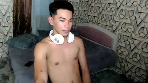 Snapshot of xkhen_damienx chatting on 12.10.24 Khen online show from 12.10.24