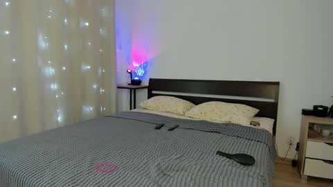 Snapshot of xloe_queen chatting on 11.17.25 Chloe online show from 11.17.25