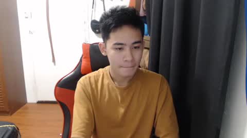 Snapshot of xluminous chatting on 12.04.24 MIKAEL online show from 12.04.24