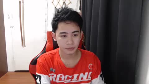 Snapshot of xluminous chatting on 01.16.25 MIKAEL online show from 01.16.25