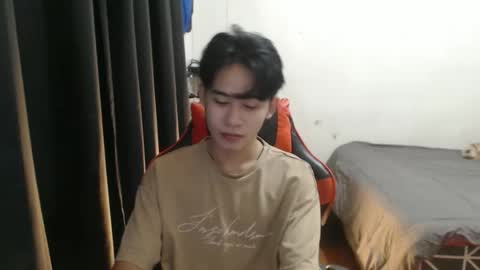 Snapshot of xluminous chatting on 09.08.25 MIKAEL online show from 09.08.25