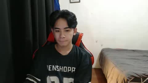 Snapshot of xluminous chatting on 09.12.25 MIKAEL online show from 09.12.25