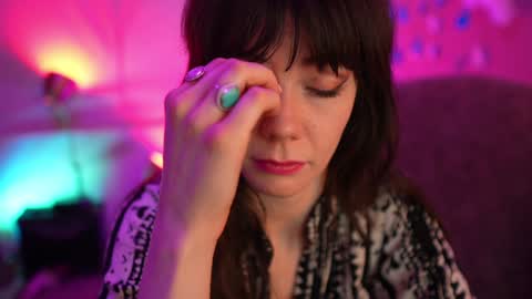 Bella Bondai online show from 12.15.24