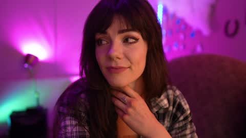 Bella Bondai online show from 12.19.24