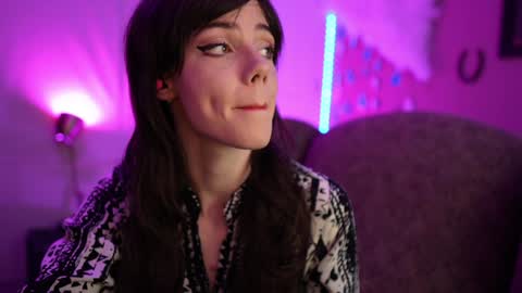 Bella Bondai online show from 01.28.25