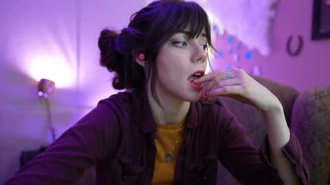 Bella Bondai online show from 02.04.25