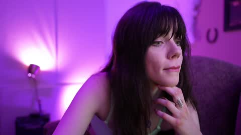 Bella Bondai online show from 02.05.25