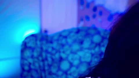 Bella Bondai online show from 09.17.25