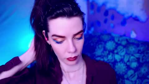 Bella Bondai online show from 09.19.25