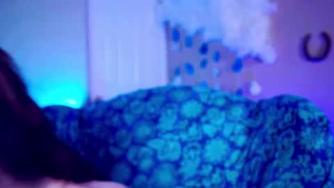 Bella Bondai online show from 09.24.25