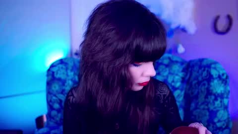 Bella Bondai online show from 09.30.25