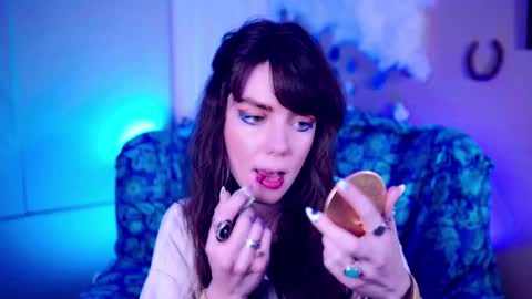 Bella Bondai online show from 10.07.25