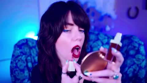 Bella Bondai online show from 10.19.25