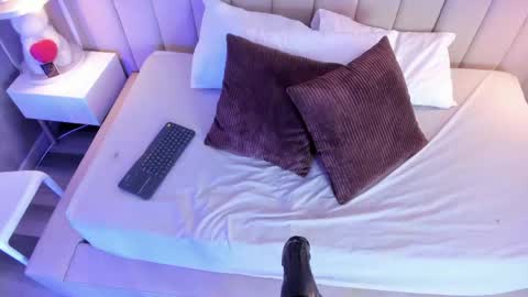 Snapshot of xolara chatting on 04.12.26 Xolara online show from 04.12.26