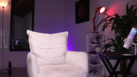 Snapshot of xomega_02 chatting on 02.11.25 online show from 02.11.25