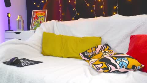 XoRylan online show from 01.23.25