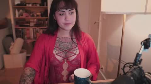 Snapshot of xoxoprune chatting on 12.03.25 Prune online show from 12.03.25