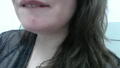 Snapshot of xprensesxx chatting on 12.18.25 xprensesxx online show from 12.18.25