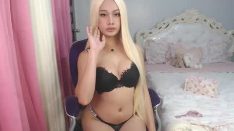 Snapshot of xsexyninedollx chatting on 06.13.26 Cleo de nile online show from 06.13.26