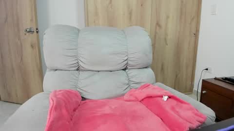 Snapshot of xspecialroomx chatting on 04.17.26 Hellen Sofia instagram hellen5546 online show from 04.17.26