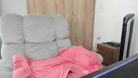 Snapshot of xspecialroomx chatting on 04.18.26 Hellen Sofia instagram hellen5546 online show from 04.18.26