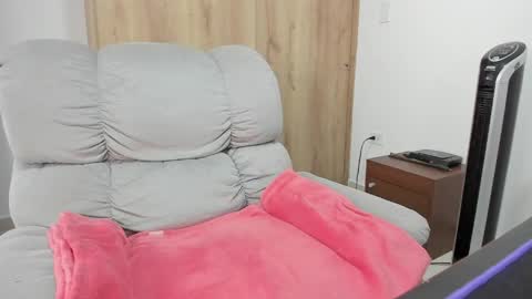 Snapshot of xspecialroomx chatting on 04.21.26 Hellen Sofia instagram hellen5546 online show from 04.21.26